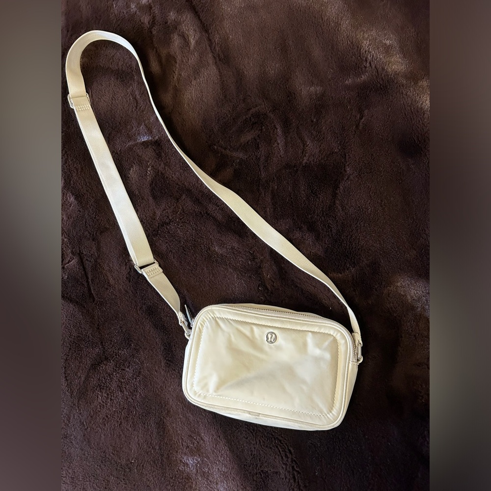 Lululemon Crossbody Camera Bag 2L